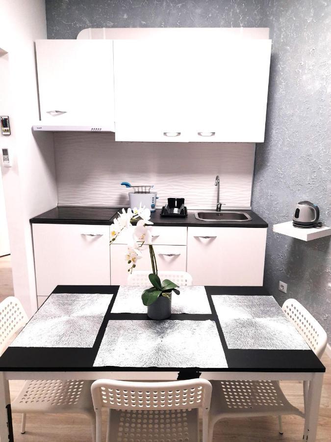 Fantastic 2 Bedrooms, Just 20 Meters From Ocean Playa de las Americas (Tenerife) Exterior photo
